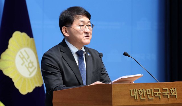 차규근 조국혁신당 의원이 6일 서울 여의도 국회 소통관에서 최고위원 출마 기자회견을 하고 있다. /뉴시스