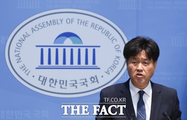 김용 전 민주연구원 부원장이 8일 오전 서울 여의도 국회 소통관에서 최고위원 출마 선언 기자회견을 하고 있다. /뉴시스