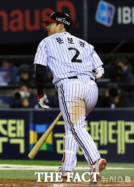 문보경은 지난 3월 WBC에서 한국을 극적으로 8강으로 이끈 히어로다. 그 뒤 불의의 부상으로 정규 레이스에선 별다른 활약을 펼치지 못했다. 후반기 분발이 요구된다. /뉴시스