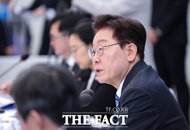 이재명 대통령이 15일 청와대에서 주재한 재정경제부·국가데이터처·금융위원회·기획예산처 2차 업무보고에서 발언하고 있다. /뉴시스