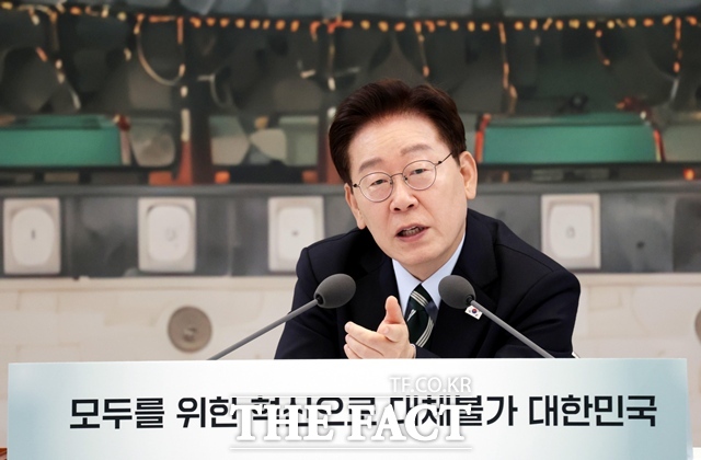 이재명 대통령이 16일 청와대에서 주재한 과학기술정보통신부·방송미디어통신위원회·개인정보보호위원회 등 업무보고에서 발언하고 있다. /뉴시스