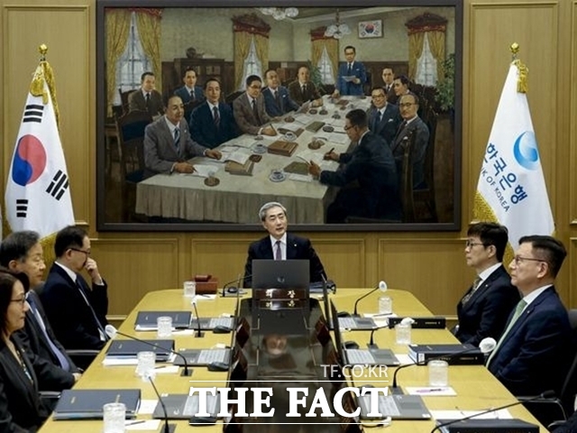 신현송 한국은행 총재가 지난 16일 서울 중구 한국은행에서 금융통화위원회 본회의를 주재하고 있다. /뉴시스