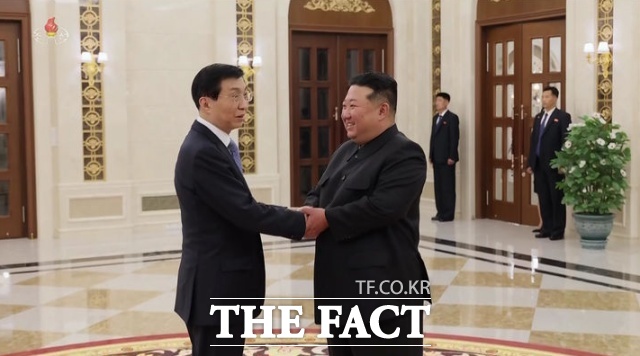북한 대외매체 조선중앙통신은 지난 17일 왕후닝 전국인민정치협상회의(정협) 주석을 단장으로 하는 중국 당 및 정부 대표단이 원산갈마해안관광지구를 둘러봤다고 18일 보도했다. /조선중앙TV 캡처, 뉴시스