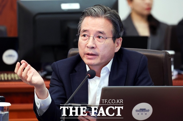 김용범 청와대 정책실장이 21일 청와대에서 열린 제31회 국무회의에서 발언하고 있다. /뉴시스