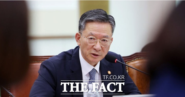 정성호 법무부 장관이 22일 서울 여의도 국회에서 열린 제437회 국회(임시회) 법제사법위원회 제3차 전체회의에서 의원 질의에 답변하고 있다. /뉴시스