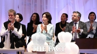  김혜경 여사, 샌프란서 전통 한지 행사…'한지 가방' 들고 매력 알려