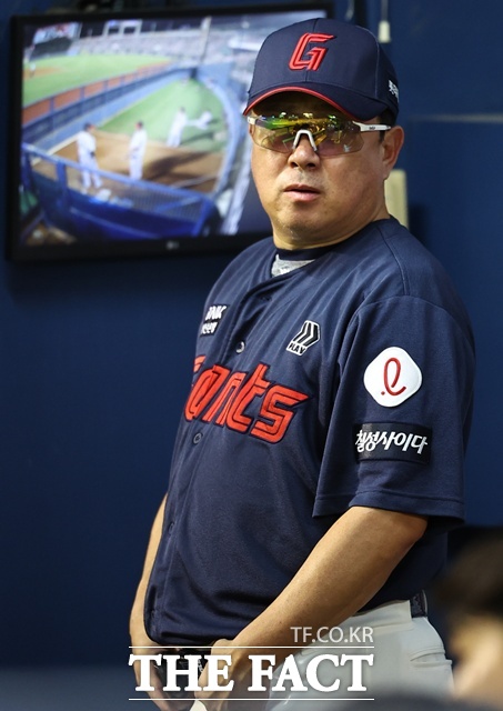김태형 롯데 감독이 '경기 수 축소'를 주장하고 나섰다. 폭염에 따른 선수 보호가 이유다. /뉴시스
