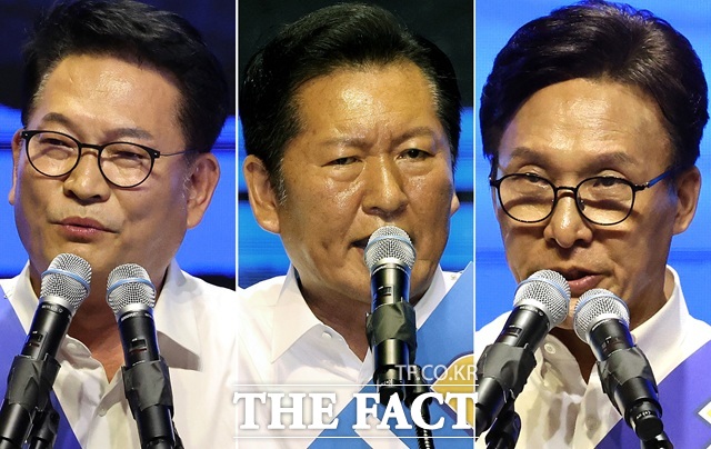 송영길(왼쪽부터), 정청래, 김민석 민주당 대표 후보가 9일 오후 대구 엑스코에서 열린 대구·경북 당대표 및 최고위원 후보자 합동연설회에서 정견발표를 하는 모습. /뉴시스