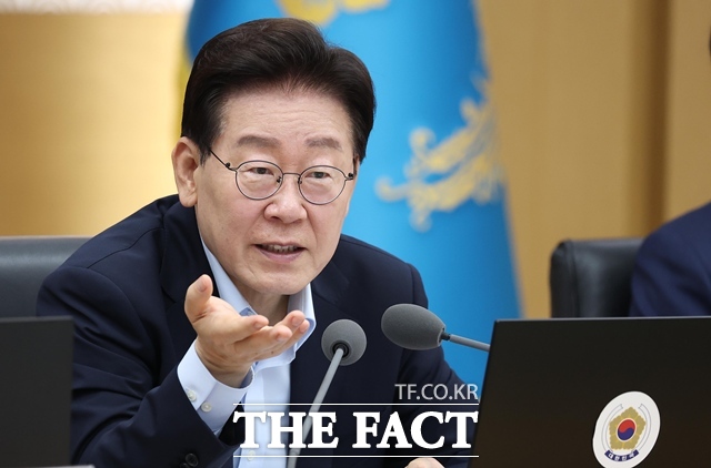 이재명 대통령이 11일 정부세종청사에서 주재한 제35회 국무회의에서 발언하고 있다. /뉴시스