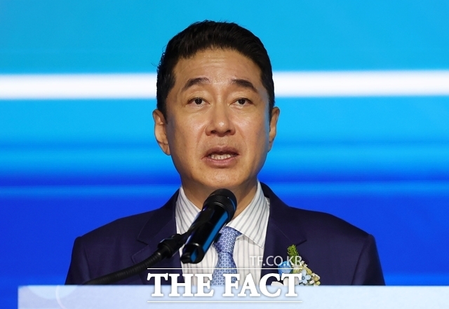 이호진 전 태광그룹 회장이 지난달 3일 서울 용산구 그랜드 하얏트 서울 호텔에서 열린 한국배구연맹 총재 취임식에서 취임사를 하고 있다. /뉴시스