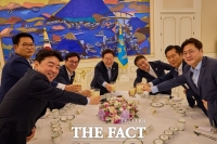 李 