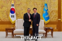  李 대통령, 中 왕이 부장 접견…