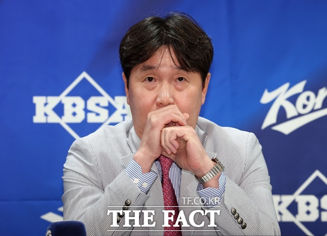 류지현 아시안게임 대표팀 감독은 구단 별로 선수 선발을 안배하느라 고심했다. 특히 투수진 구성에 많은 진통이 따랐다. /뉴시스