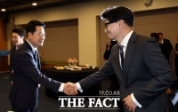  장동혁, 당 장악 속 옛 친윤 움직임…한동훈 복당 변수 되나