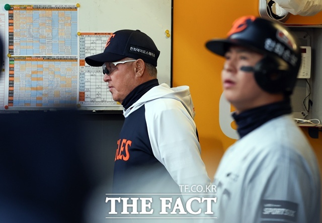 김경문 감독은 한화의 우승 기회를 살리지 못했다. 이번 시즌은 계약 마지막 해를 맞아 하위권으로 추락했다. /뉴시스