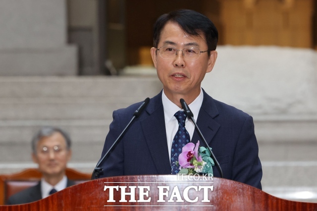 이흥구 대법관이 7일 서울 서초구 대법원에서 열린 퇴임식에서 퇴임사를 하고 있다./뉴시스