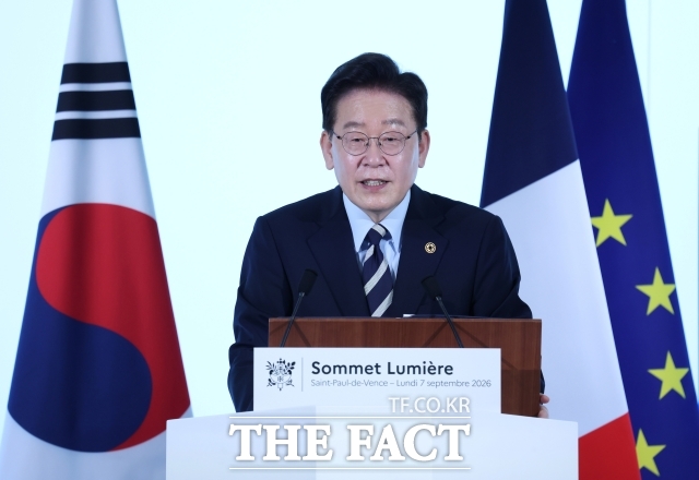 이재명 대통령이 7일(현지시간) 생폴드방스에서 열린 뤼미에르 서밋 개막연설에서 발언하고 있다. /뉴시스