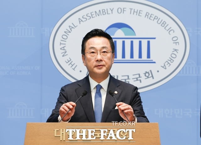 더불어민주당이 정점식 국민의힘 원내대표의 개헌 불가 입장을 두고 5·18 민주화운동과 부마민주항쟁의 헌법 수록을 위한 논의마저 닫겠다는 것이라고 비판했다. 사진은 박 수석대변인./뉴시스