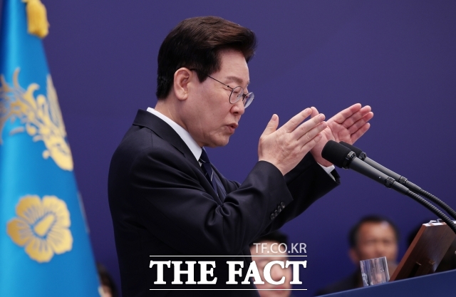 이재명 대통령이 18일 청와대 영빈관에서 가진 기자회견에서 발언하고 있다. /뉴시스