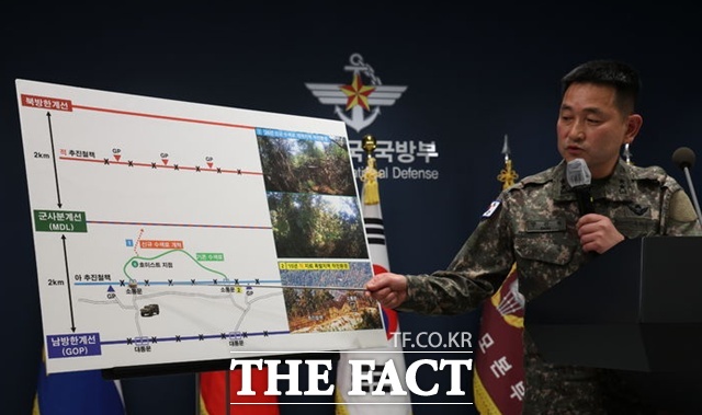 양진혁 합동참모본부 작전부장이 28일 오후 서울 용산구 국방부에서 DMZ 지뢰 폭발 사고 관련 브리핑을 하고 있다. /뉴시스