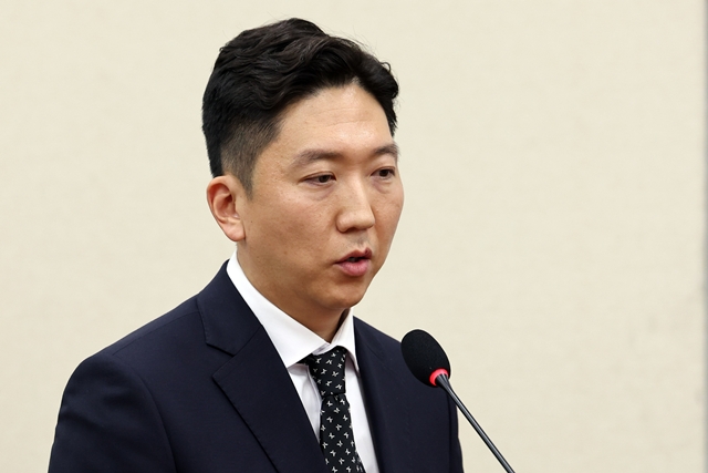 최재호 토스플레이스 대표가 12일 여의도 국회에서 열린 정무위원회의 공정거래위원회 등에 대한 국정감사에 출석해 의원 질의에 답변하고 있다. /뉴시스