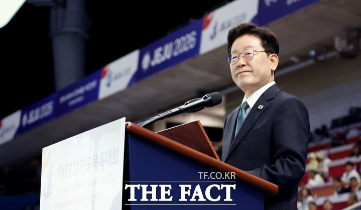 이재명 대통령이 16일 제주특별자치시에서 열린 제107회 전국체육대회 개막식에서 기념사를 하고 있다. /뉴시스