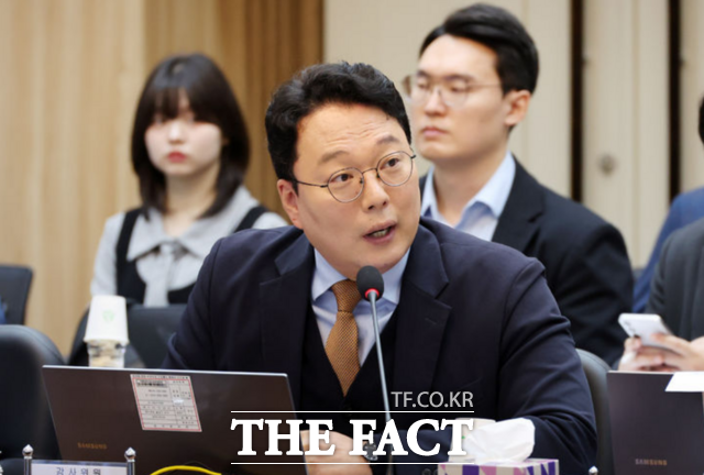 천하람 개혁신당 의원이 19일 오전 충남 계룡시 계룡대에서 열린 국회 국방위원회의 육군본부 등에 대한 국정감사에서 질의하고 있다./뉴시스