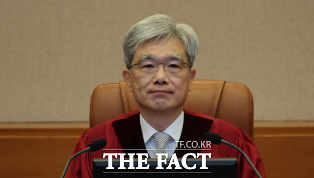 김상환 헌법재판소장이 21일 서울 종로구 헌법재판소에서 열린 재판소원 사건 첫 번째 공개변론에 참석해 자리하고 있다. /뉴시스