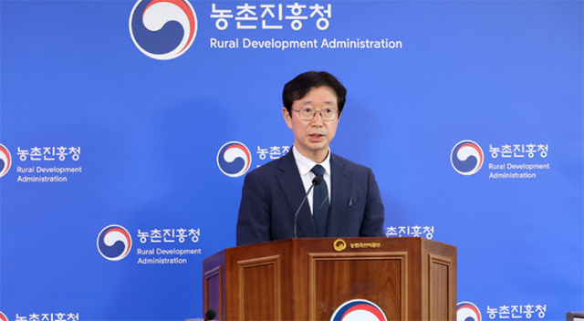 김대현 국립원예특작과학원장이 21일 오전 세종시 정부세종청사에서 '수확 후 관리, 이제 경험 아닌 데이터로' 농산물 품질백서 구축 브리핑을 하고 있다./뉴시스