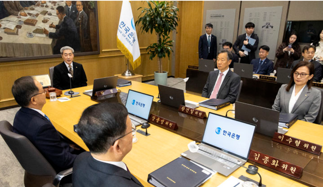 신현송 한국은행 총재가 22일 서울 중구 한국은행에서 금융통화위원회 회의를 주재하고 있다. /뉴시스