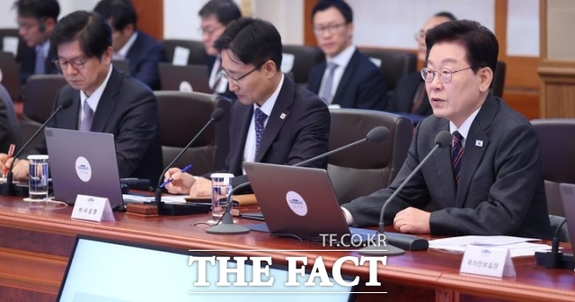 이재명 대통령이 22일 청와대에서 주재한 제50차 수석보좌관회의에서 발언하고 있다. /뉴시스