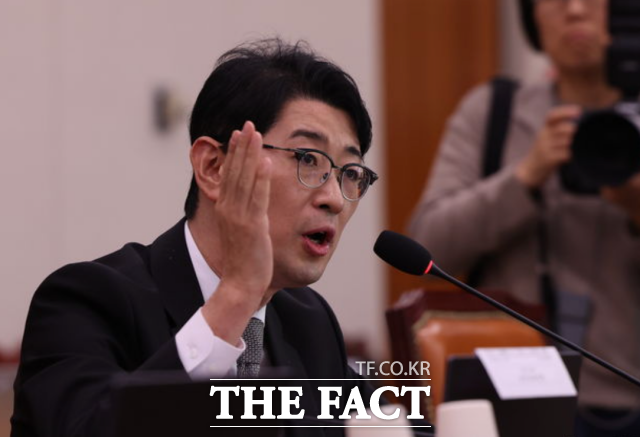 국회 법제사법위원회 소속 더불어민주당과 진보당 의원들이 김혜경 여사의 '황제 골프 레슨' 의혹을 제기한 주진우(사진) 국민의힘 의원에 대해 사과를 요구하고 법적 조치를 예고했다. /뉴시스