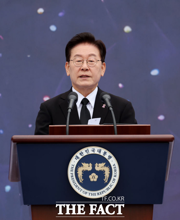이재명 대통령이 29일 서울 종로구 광화문 광장에서 열린 10·29 이태원 참사 4주기 기억식에서 추모사를 하고 있다. /뉴시스