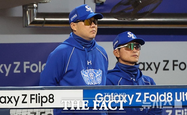 박진만 삼성 감독은 3차전과 달리 4차전에선 과감한 투수 교체를 단행하지 못했다. 결국 원태인 투입 시기를 놓치고 역전을 허용했다. /뉴시스