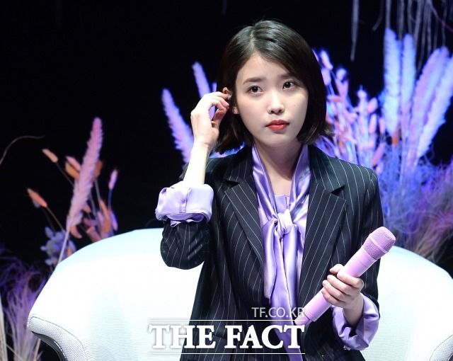 가수 아이유가 '클릭스타워즈' 가수랭킹 30위에 올랐다. 아이유는 다양한 활동으로 대중의 사랑을 받고 있다. /더팩트 DB