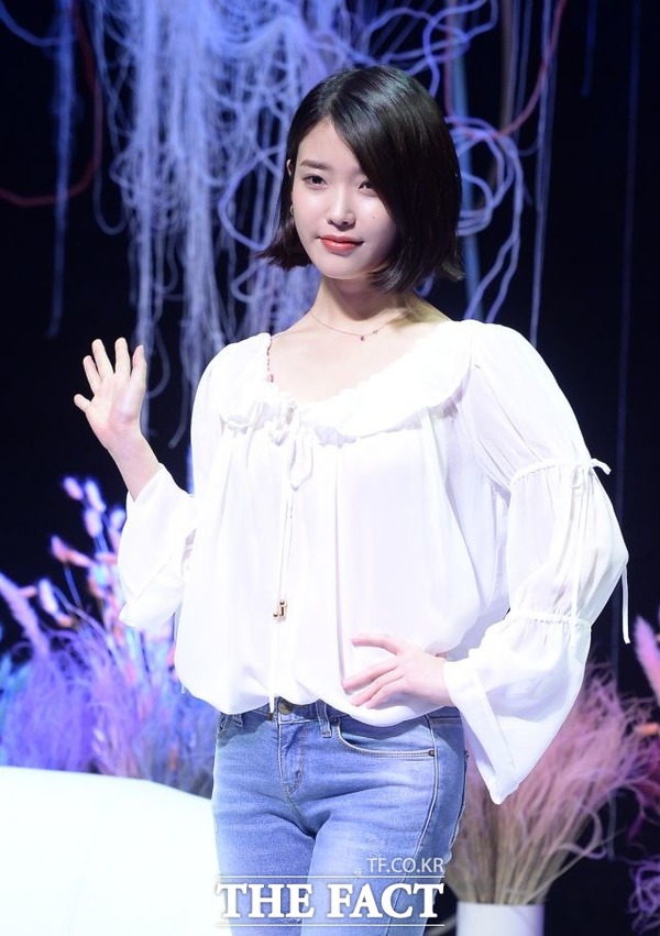 '데뷔 10주년' 아이유. 아이돌 팬덤의 놀이공간 '클릭스타워즈'가 지난달 24일 가수 아이유 데뷔 10주년 축하 서포트를 열었다. /임세준 기자