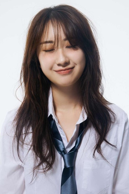 가수 전유진이 팬앤스타 트로트 랭킹 15위에 올랐다. 남은 투표 기간 동안 순위가 오를지 기대된다. /팬앤스타