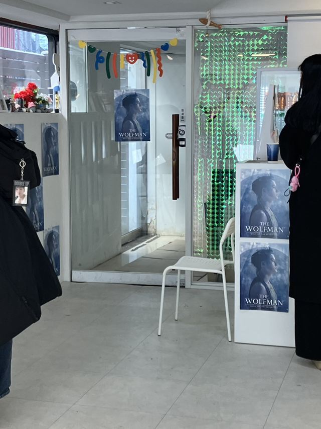 이날 국내외 다양한 세븐틴 팬들이 방문했다. /팬앤스타