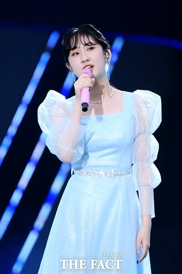 가수 전유진이 팬앤스타 위클리 뮤직 투표 12위에 올랐다. 남은 투표 기간 동안 순위가 오를지 기대된다. /포고엔터테인먼트/더팩트 DB