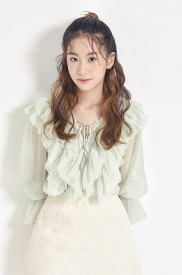 가수 오유진이 팬앤스타 트로트랭킹 6위에 올랐다. 남은 투표 기간 동안 순위가 오를지 기대된다. /토탈셋