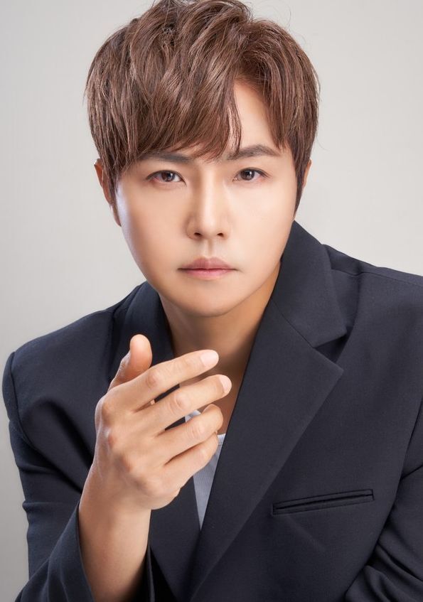 가수 정동하가 팬앤스타 위클리 뮤직 투표 32위에 올랐다. 남은 투표 기간 동안 순위가 오를지 기대된다./뮤직원컴퍼니