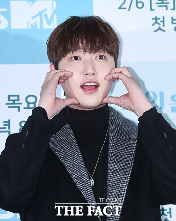 가수 산들이 팬앤스타 솔로 랭킹 42위에 올랐다. 남은 투표 기간 동안 순위가 오를지 기대된다./더팩트DB