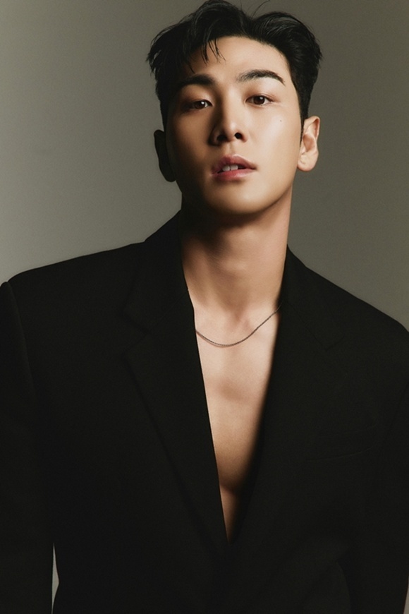 가수 백호가 팬앤스타 솔로랭킹 투표 19위에 올랐다. 남은 투표 기간 동안 순위가 오를지 기대된다./팀 백호