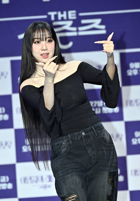 가수 이영지가 팬앤스타 베스트뮤직 겨울 투표 15위에 올랐다. 남은 투표 기간 동안 순위가 오를지 기대된다. /더팩트 DB