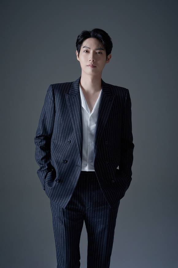 가수 손태진이 팬앤스타 솔로랭킹 투표 28위에 올랐다. 남은 투표 기간 동안 순위가 오를지 기대된다./뉴에라프로젝트