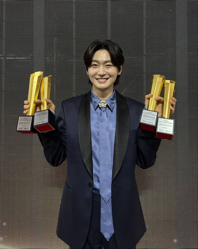 지난 13일 가수 김용빈이 ‘팬앤스타’ 트로트 랭킹 정상에 올랐다. /유선수엔터테인먼트