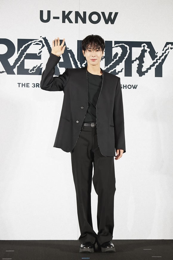 가수 유노윤호가 팬앤스타 솔로랭킹 투표 33위에 올랐다. 남은 투표 기간 동안 순위가 오를지 기대된다. /SM엔터테인먼트