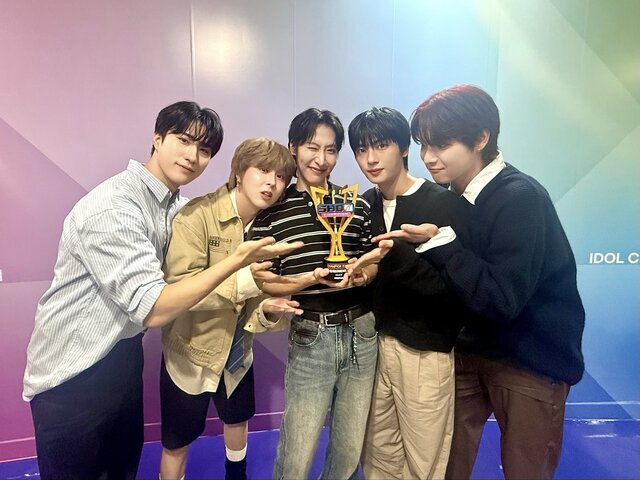 밴드 원위가 팬앤스타 위클리 뮤직 19위에 올랐다. 남은 투표 기간 동안 순위가 오를지 기대된다./RBW