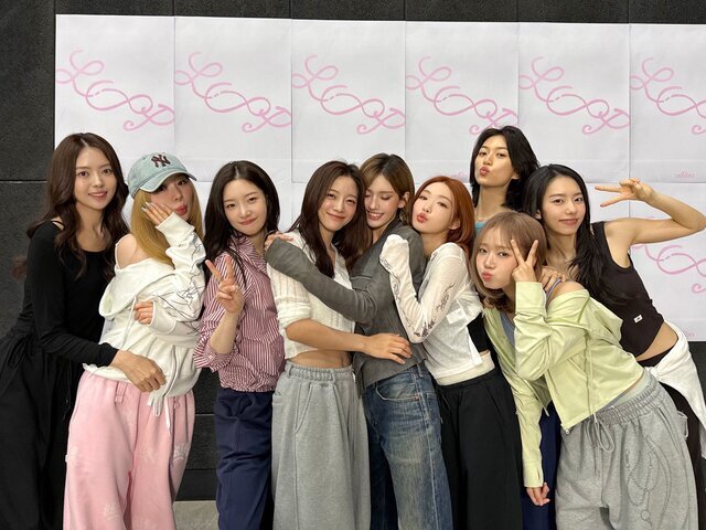 그룹 아이오아이가 팬앤스타 위클리 뮤직 9위에 올랐다. 남은 투표 기간 동안 순위가 오를지 기대된다./스윙엔터