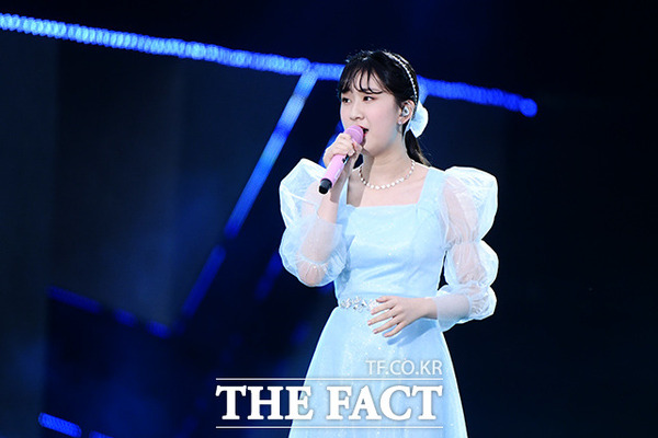 가수 전유진이 팬앤스타 솔로랭킹 투표 20위에 올랐다. 남은 투표 기간 동안 순위가 오를지 기대된다./이선화 기자